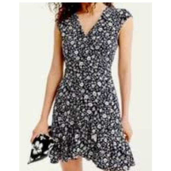 J. Crew Mercantile Navy Blue White Floral Wrap V-Neck 6P #638 - Picture 1 of 9